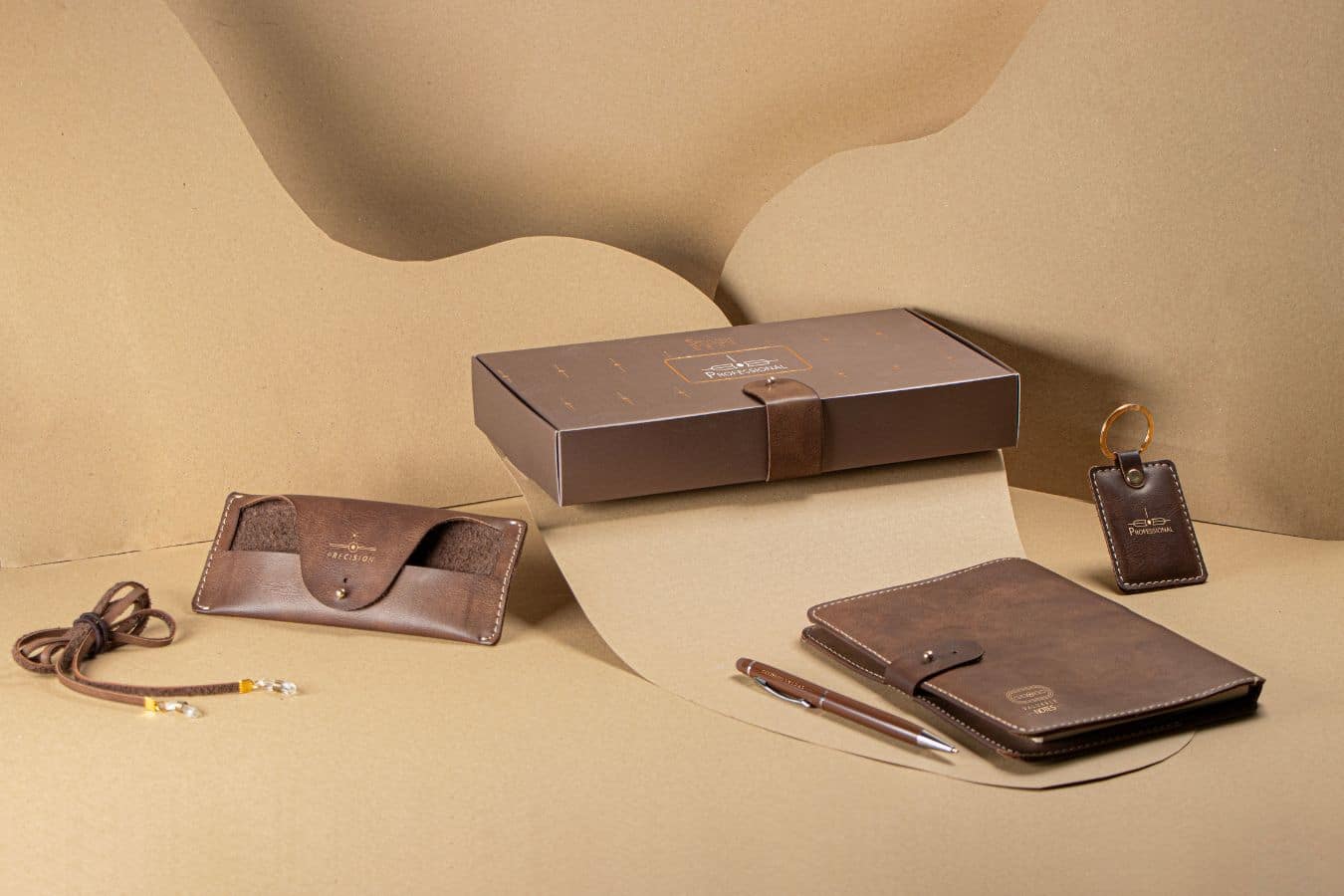ست مدیریتی چرم؛ هدیه ای لوکس برای ماندگاری برند شما